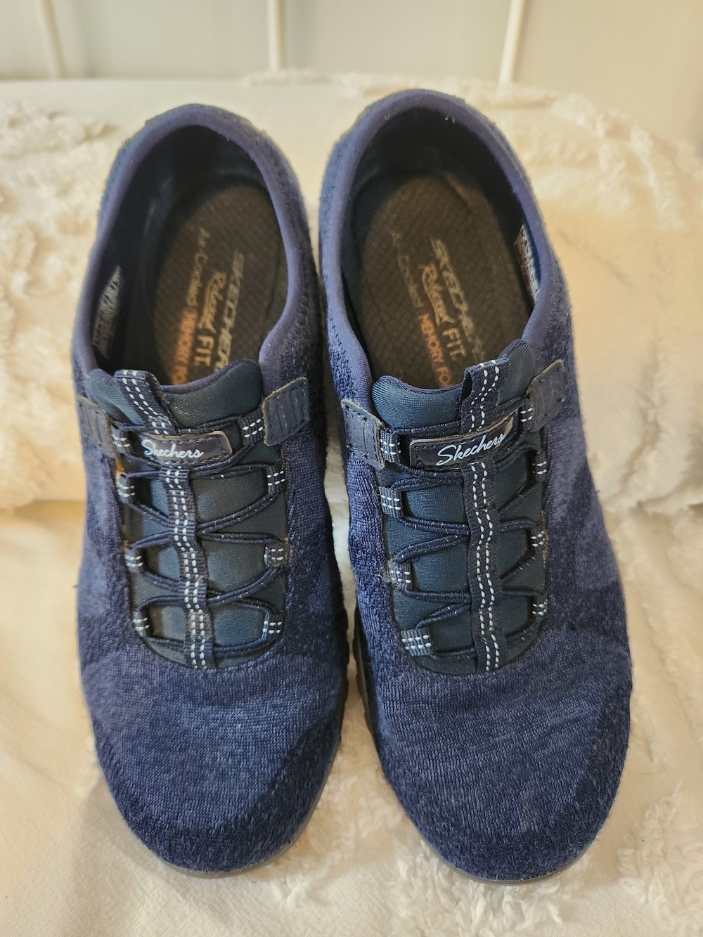 Skechers Womens Navy Slip-On Walking Shoes. Breathe Easy Fabric.  Size 8